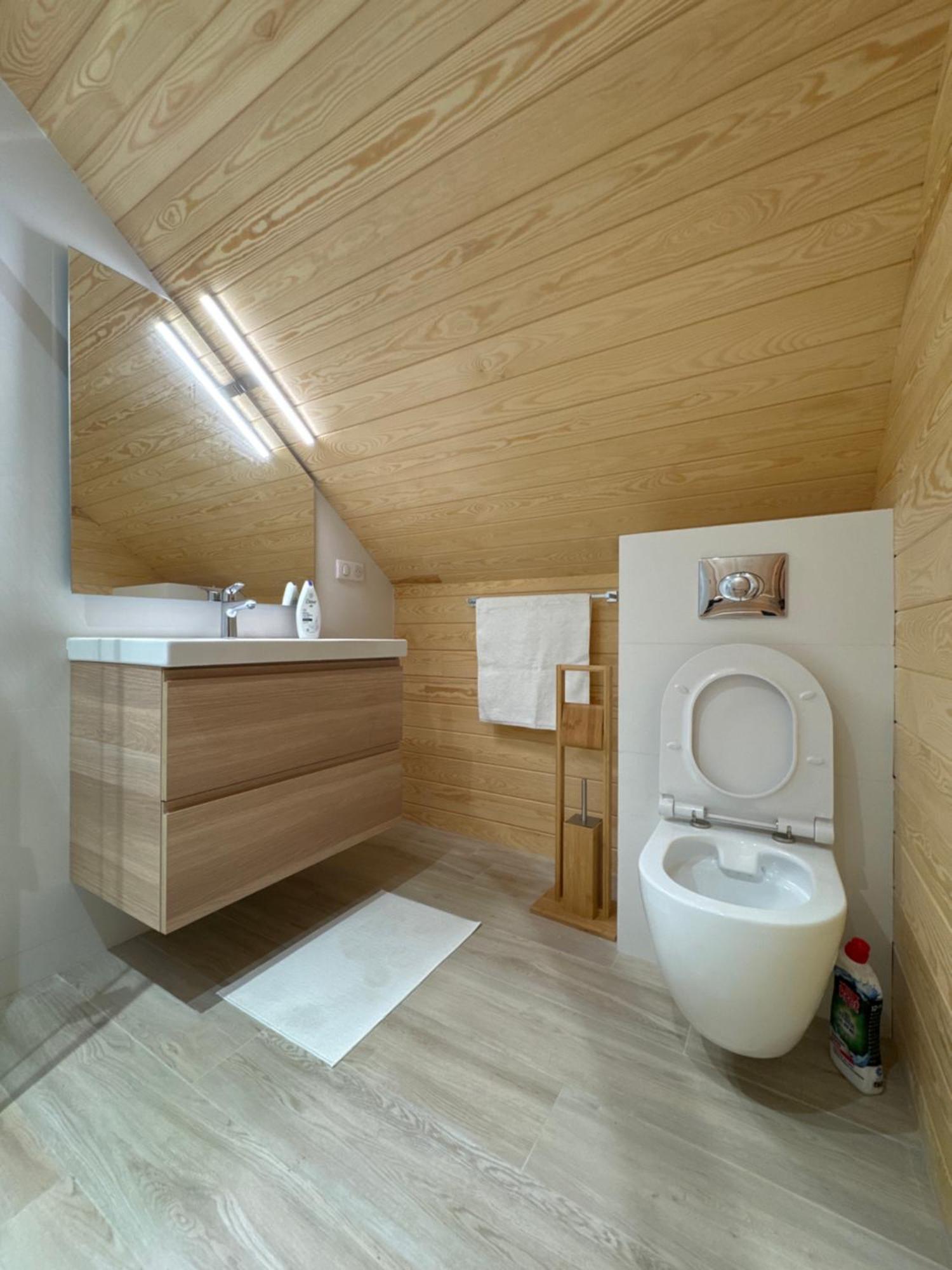 Dolina Sanu Hotell Krzeszow  Exteriör bild